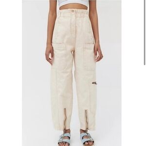 BDG izzy straight leg cargo pants beige Sz Large High Waisted
